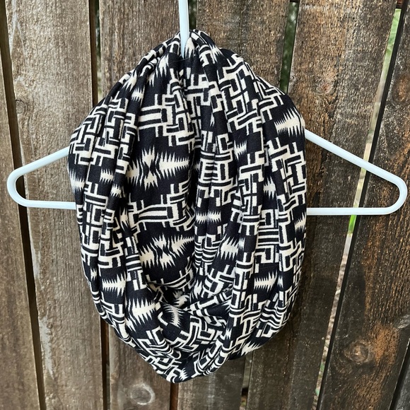 Aztec Black & Cream Infinity Jersey Knit Scarf O/S - Picture 1 of 11